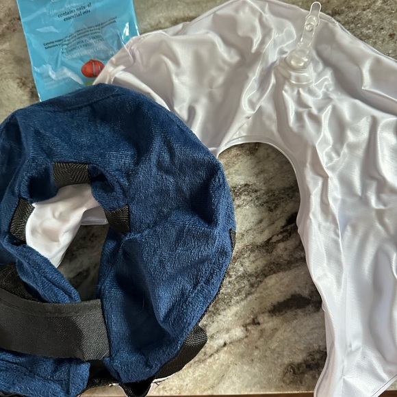 Calm Paws Inflatable Protective Collar Medium Dogs Neck size 10"-13" - Picture 3 of 5